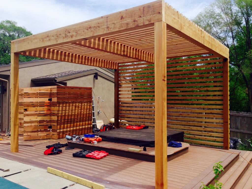 Pergola with hot tub and privacy wall