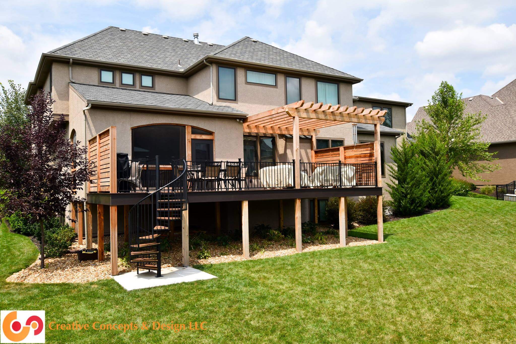 Privacy deck with pergola